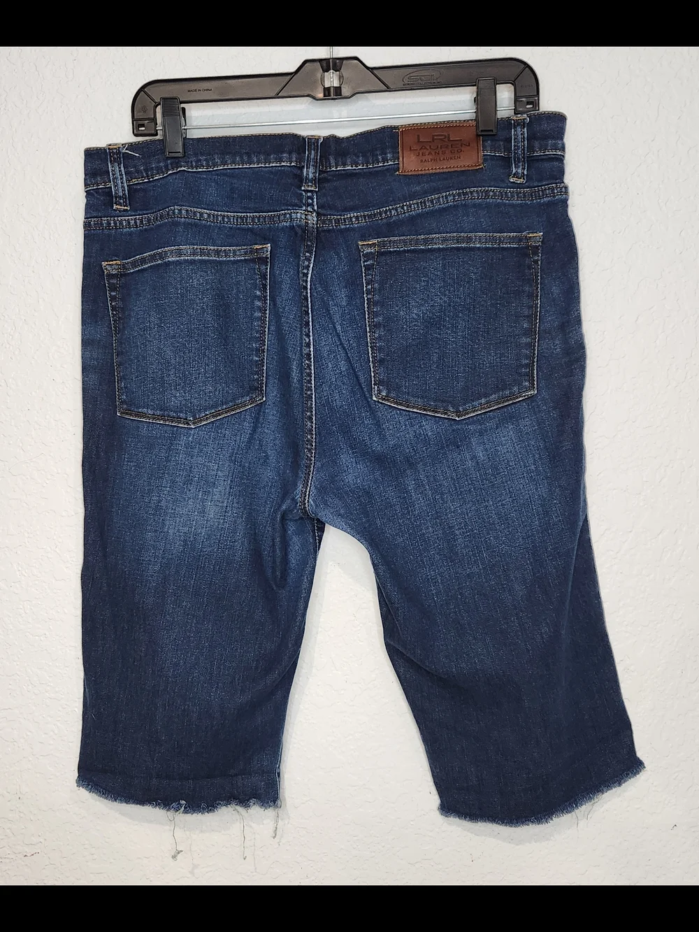 Lauren Ralph Lauren Women's Dark Blue Denim Cut-Off Jeans Shorts.